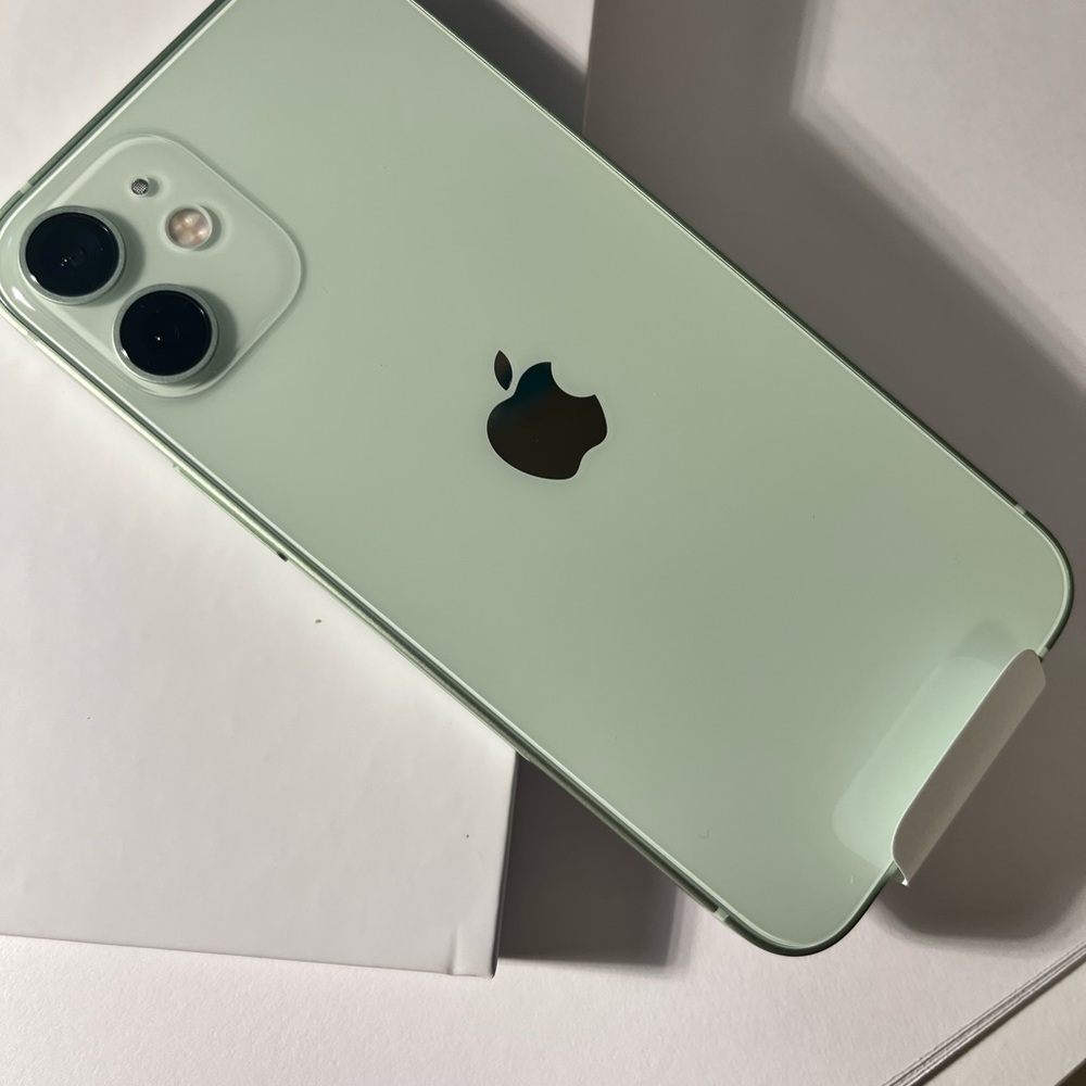 Apple iPhone 12 mini 64 gb in mint green